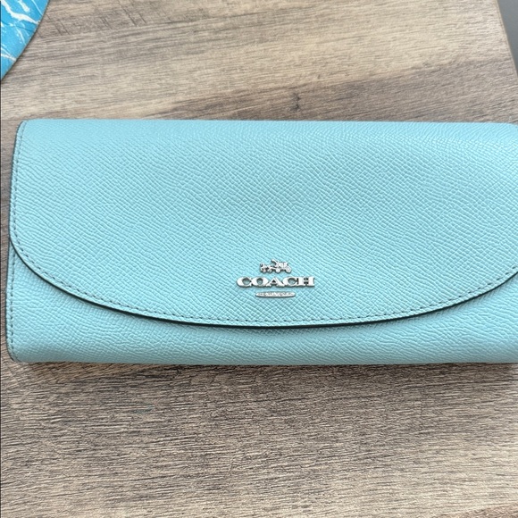 Coach Handbags - Coach Pebble Leather Continental Wallet